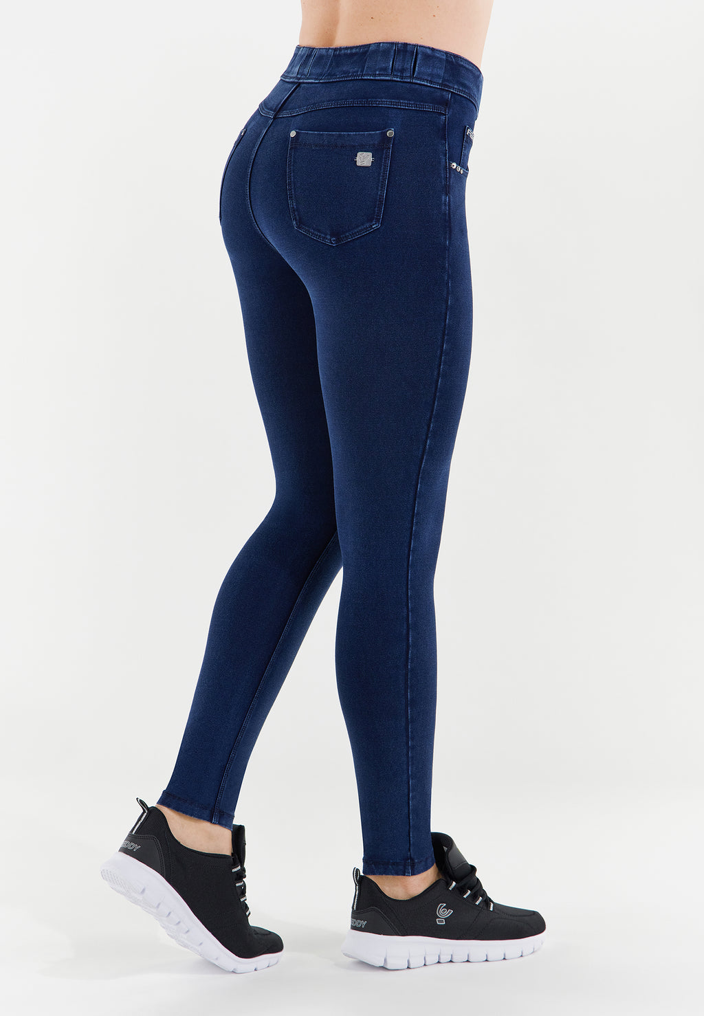 N.O.W.® kalhoty s denimovým efektem – slim fit střih se zúženými nohavicemi v džínové modré, modrý šev