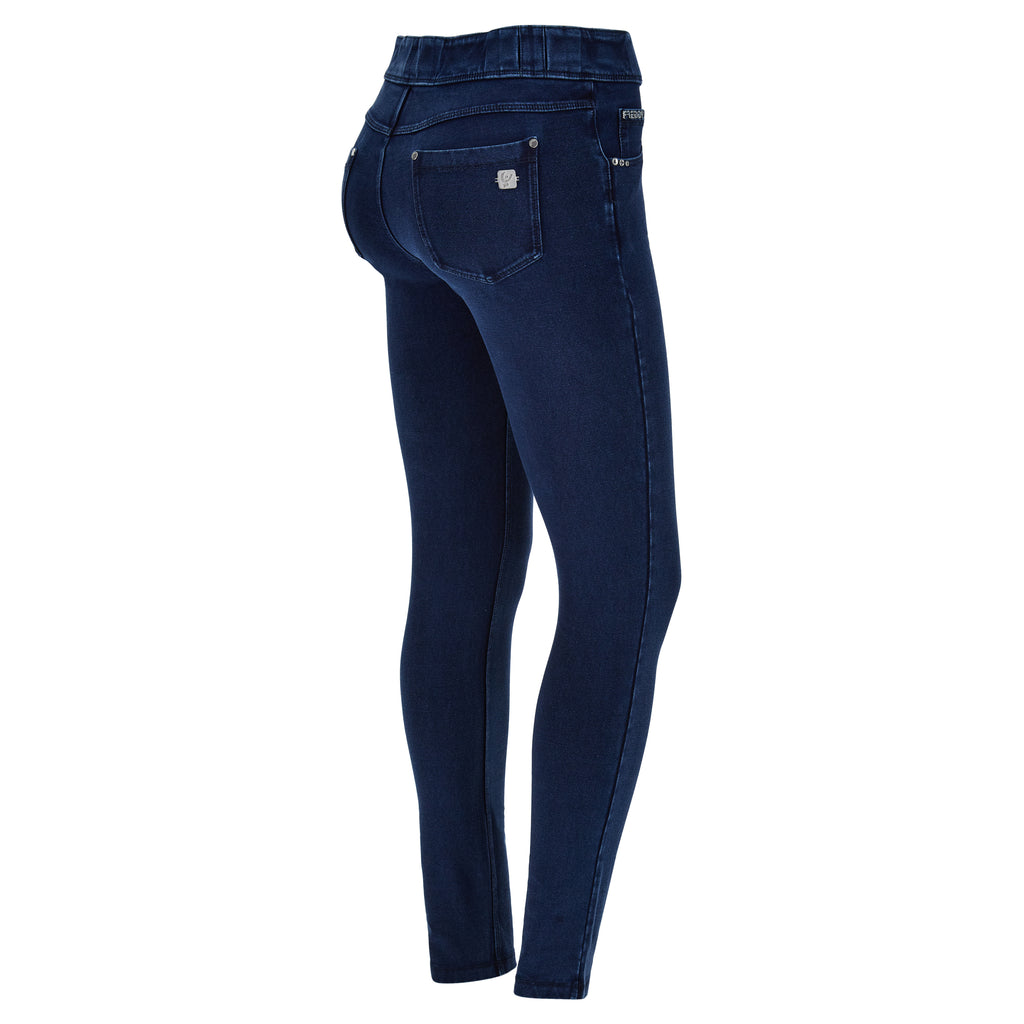 N.O.W.® kalhoty s denimovým efektem – slim fit střih se zúženými nohavicemi v džínové modré, modrý šev