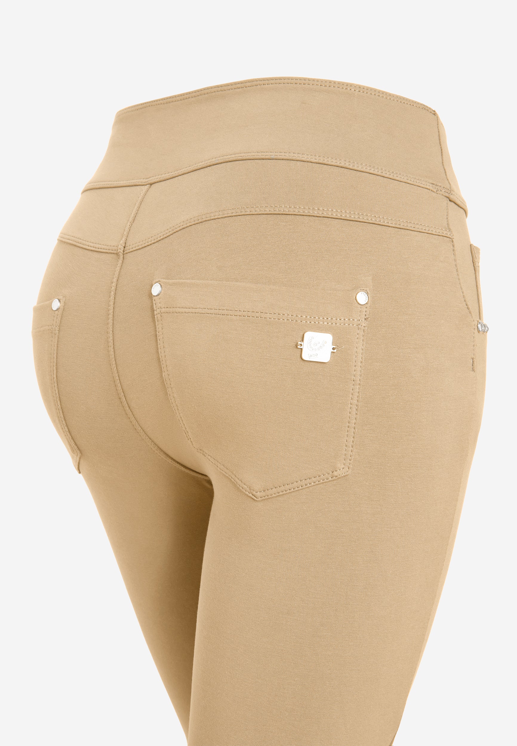 Freddy N.O.W.® slim fit kalhoty s ohrnovacím pasem (fold-over waist) v béžové barvě