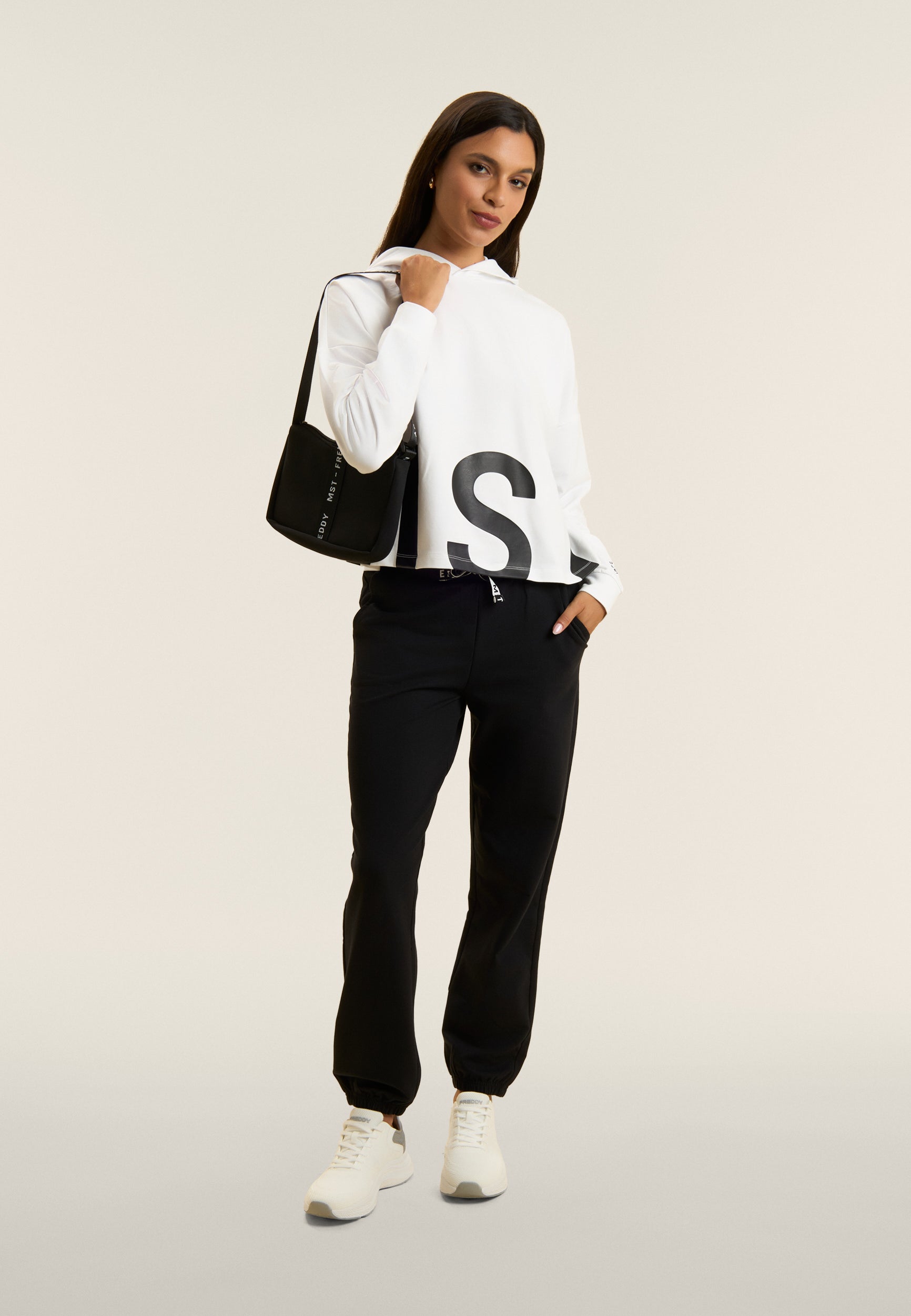 Oversize cropped mikina s kapucí a potiskem MST v bílé barvě