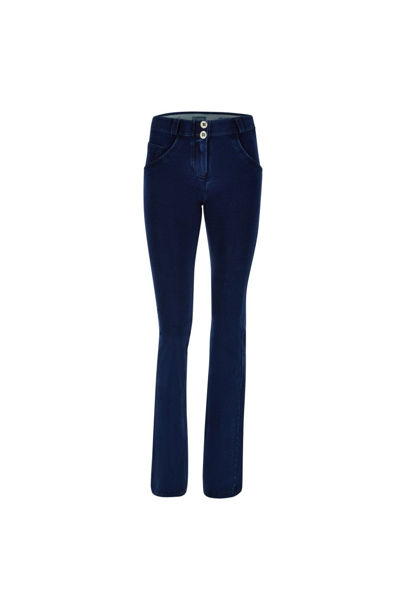 WR.UP® push-up jeggings s normálním pasem a rozšířenými nohavicemi z ekologického materiálu v modré barvě s modrým švem