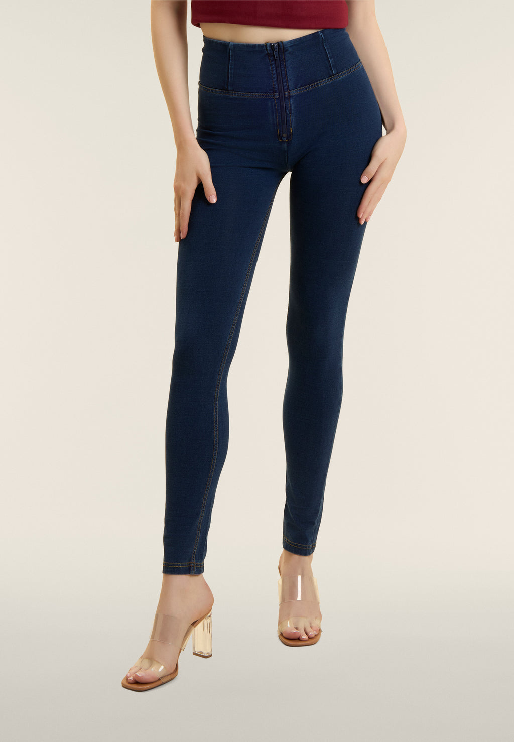WR.UP® kalhoty s vysokým pasem a úzkým střihem (skinny) z pružného denimu v tmavě modré barvě, modrý šev