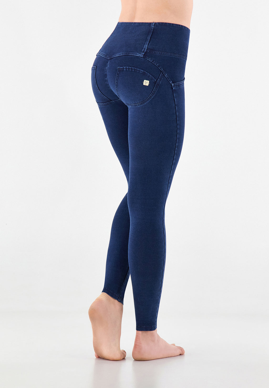 Freddy kalhoty WR.UP ® v džínově tmavě modré barvě, modré švy, vysoký pas, superskinny střih, 7/8 délka, denim žerzej
