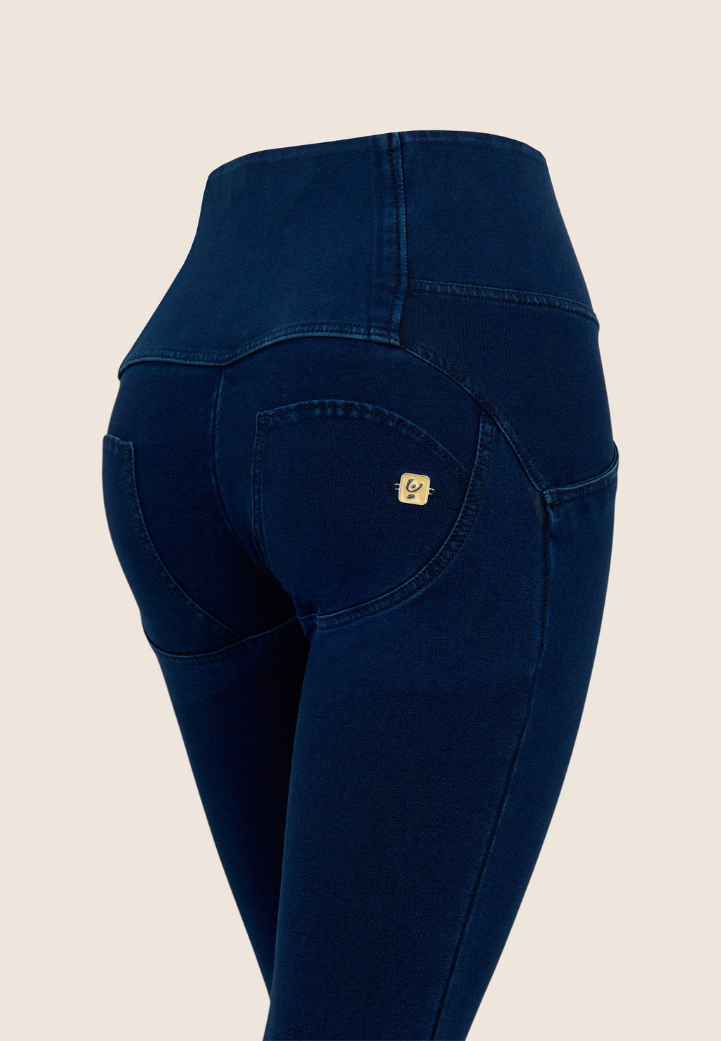 Freddy kalhoty WR.UP ® v džínově tmavě modré barvě, modré švy, vysoký pas, superskinny střih, 7/8 délka, denim žerzej