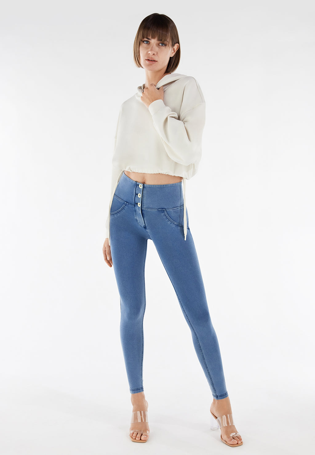 Freddy kalhoty WR.UP ® v džínově světle modré barvě, modré švy, vysoký pas, superskinny střih, 7/8 délka, denim žerzej