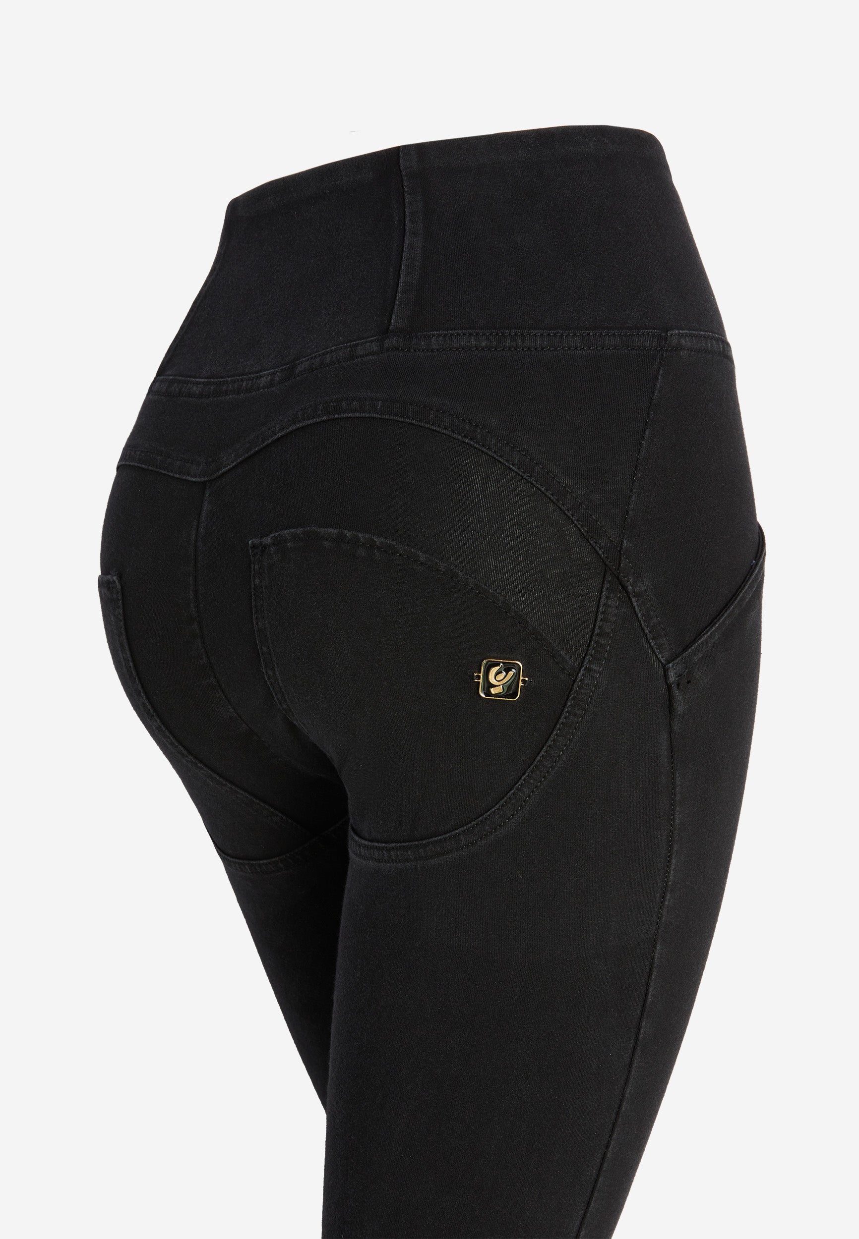 Freddy kalhoty WR.UP® shaping jeggings s vysokým pasem, se zipem a středovými švy v džínové černé barvě