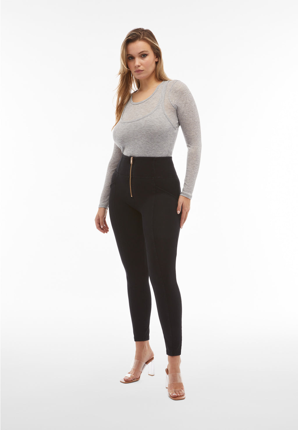 Freddy kalhoty WR.UP® shaping jeggings s vysokým pasem, se zipem a středovými švy v džínové černé barvě