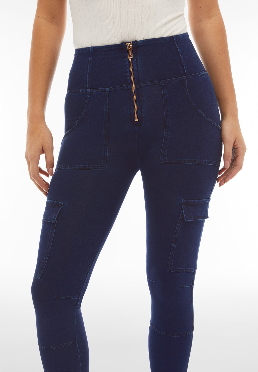 Freddy kalhoty WR.UP® WR.UP® jeggings v cargo stylu s vysokým pasem a délkou nohavic ke kotníkům v džínové modré barvě, modrý šev