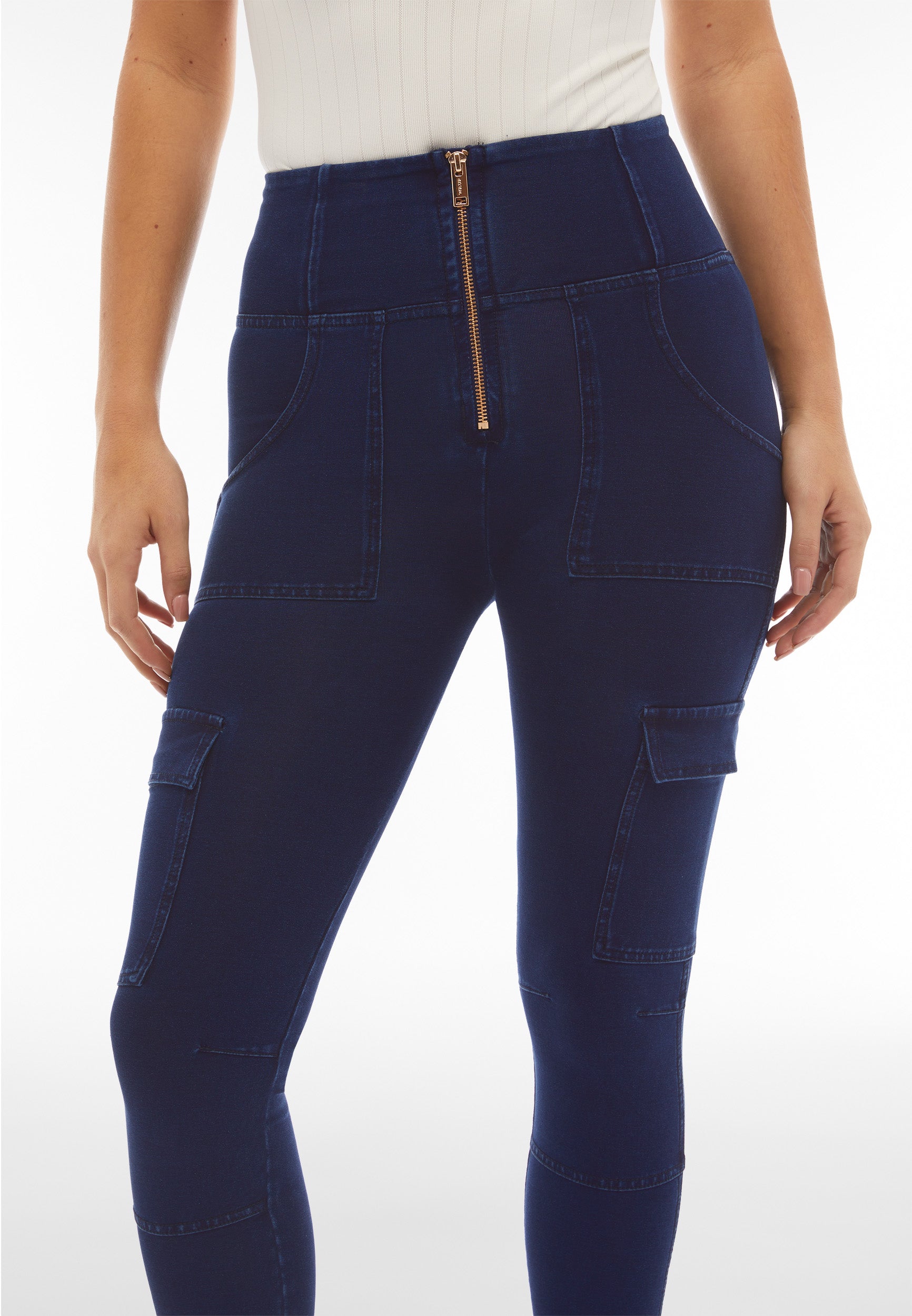 Freddy kalhoty WR.UP® WR.UP® jeggings v cargo stylu s vysokým pasem a délkou nohavic ke kotníkům v džínové modré barvě, modrý šev