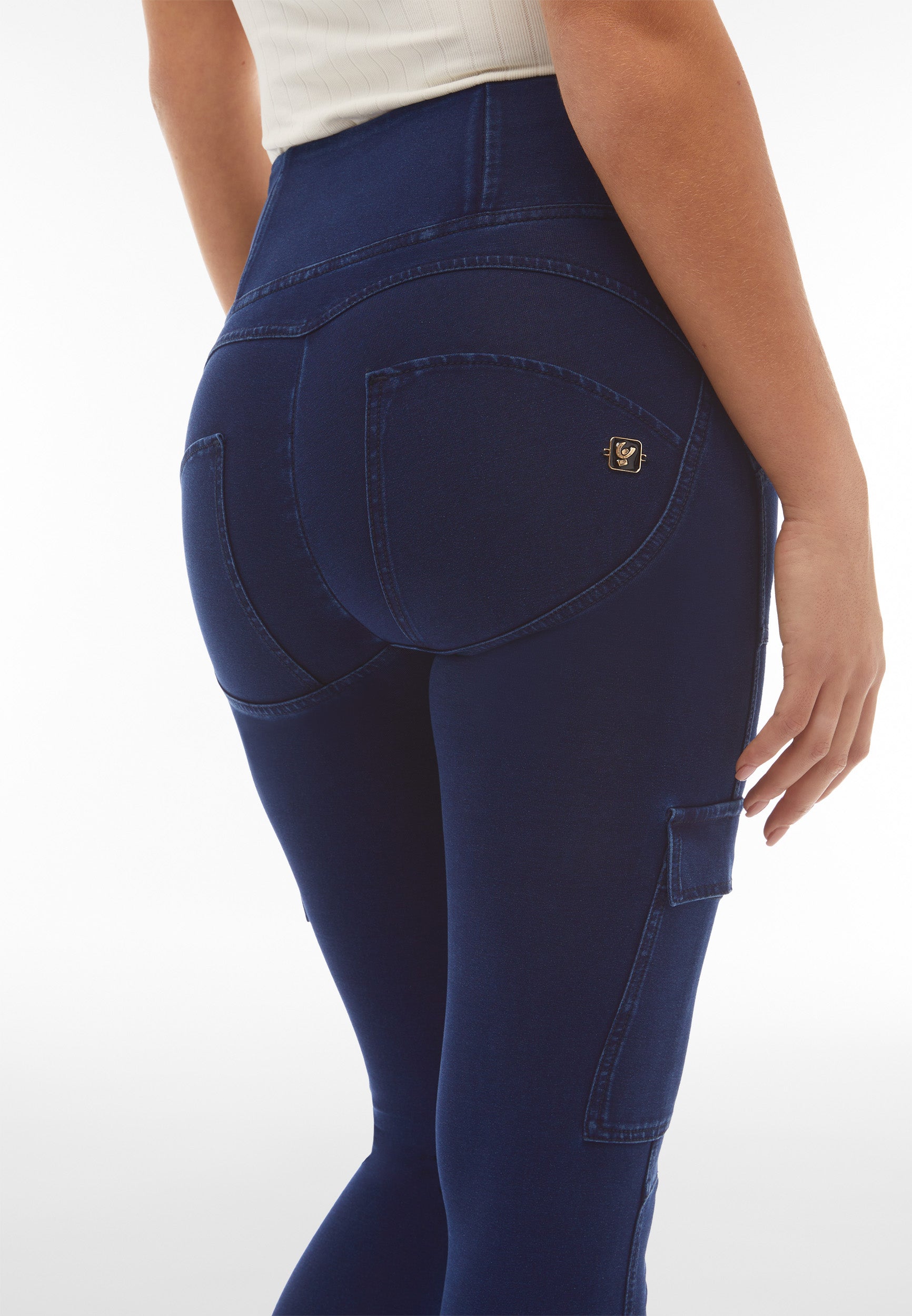 Freddy kalhoty WR.UP® WR.UP® jeggings v cargo stylu s vysokým pasem a délkou nohavic ke kotníkům v džínové modré barvě, modrý šev