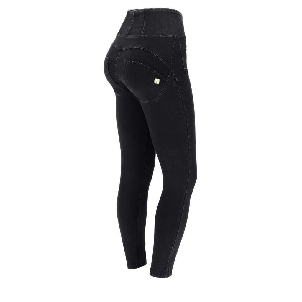 Freddy kalhoty WR.UP® jeggings se super vysokým pasem a našitými kapsami v černé barvě, černý šev
